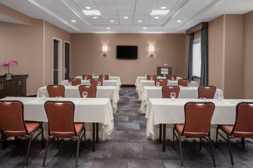 Hilton Garden Inn Minneapolis Downtown - image 12