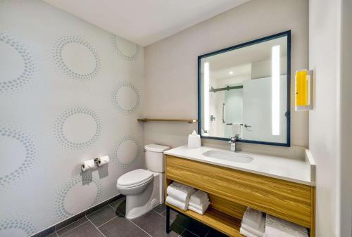 King Room with Bath Tub - Mobility Access