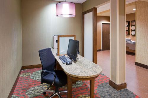 홈우드 스위트 바이 힐튼 세인트 루이스 파크 앳 웨스트 엔드 - 비즈니스 센터