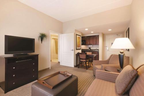 One-Bedroom King Suite - Non-Smoking