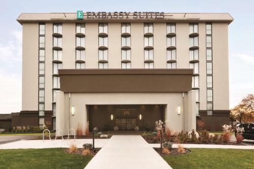. Embassy Suites by Hilton Bloomington/Minneapolis