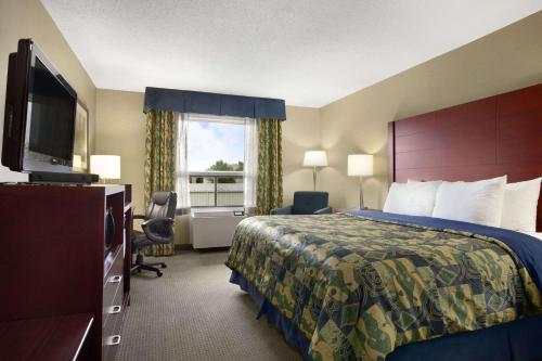 Travelodge by Wyndham Oshawa Whitby