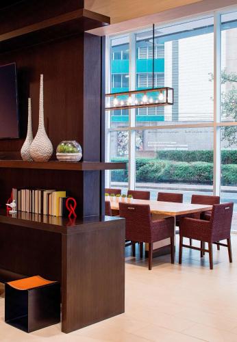 Hilton Garden Inn Downtown Dallas - image 13