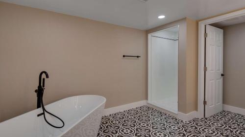 Best Western Plus Murray Hill Hotel & Suites - image 10