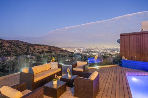 Hollywood Hills Infinity Villa in Los Angeles, USA
