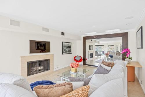 Hollywood Hills Infinity Villa in Los Angeles, USA