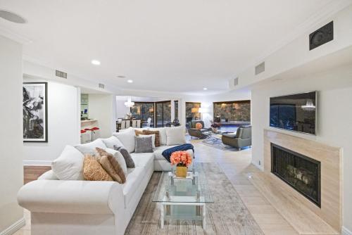 Hollywood Hills Infinity Villa in Los Angeles, USA