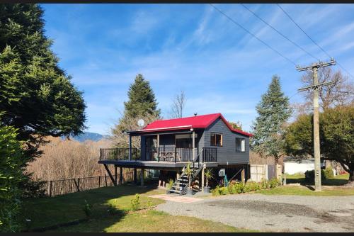 Treetop Treasure - Hanmer Springs Holiday Home