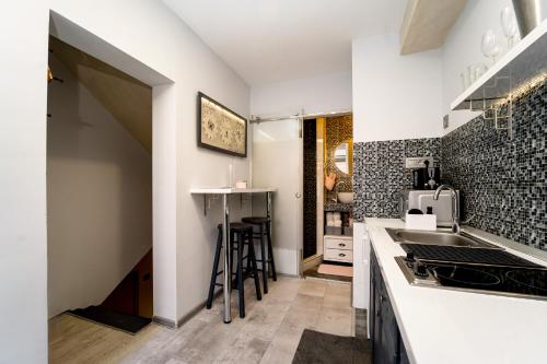 Studio - Split Level image 10