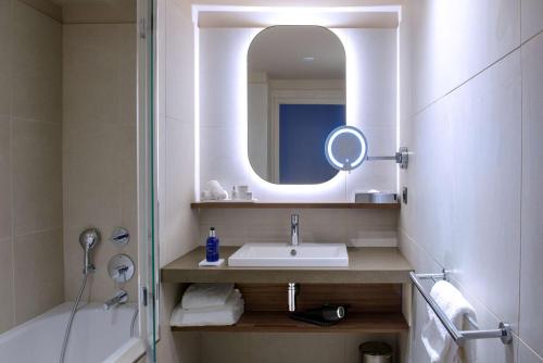 room detail thumbnail 2