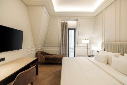 1 king bed, 2 twin beds