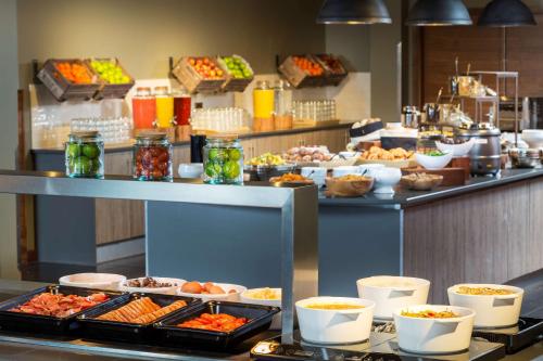 Radisson RED London Heathrow - image 13