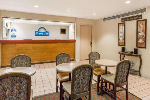 Days Inn by Wyndham West Des Moines - Clive