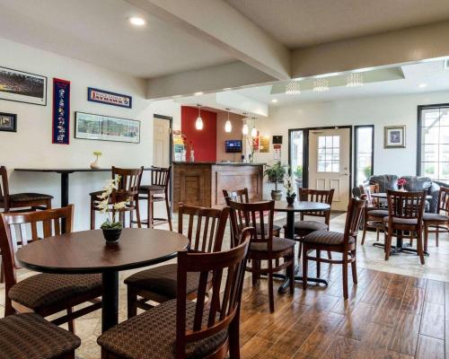 อาหารและเครื่องดื่ม, Econo Lodge Lawrence near University in ลอว์เรนซ์ (KS)