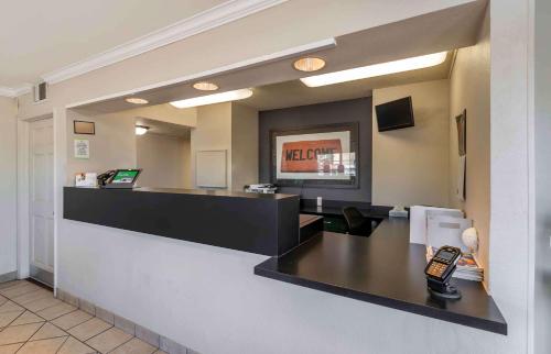 Extended Stay America Suites - Kansas City - Shawnee Mission