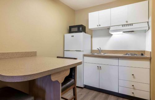 Extended Stay America Suites - Kansas City - Shawnee Mission