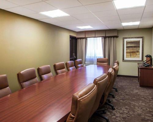 Quality Inn & Suites Peoria North - 회의실/연회장