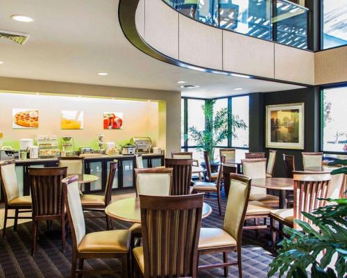 Food and beverages, Quality Inn & Suites Peoria North in Peoria (IL)