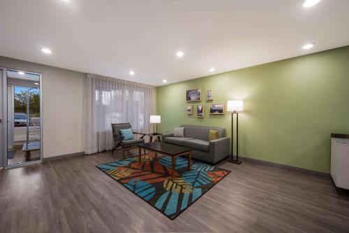 大堂, WoodSpring Suites Wixom - Novi in 威克瑟姆