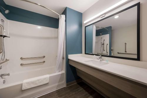 WoodSpring Suites Wixom - Novi