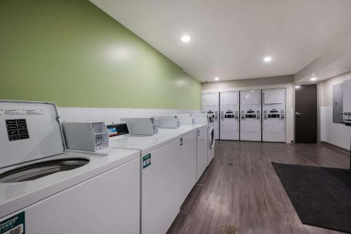 WoodSpring Suites Wixom - Novi