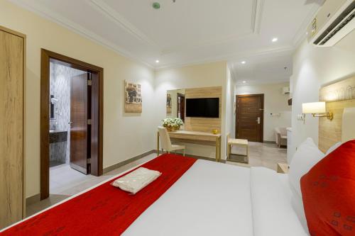 Zahraa Residences Serviced Apartments Previously Palm Boutique Al Zahraa Room Type - Three Bedroom Apartment