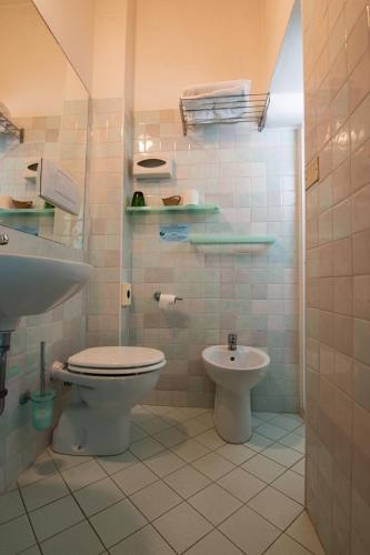 Hotel Diamond - Tap to explore photos