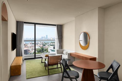 room detail thumbnail 1