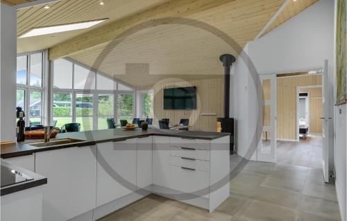 Kitchen, Stunning Home In Ebeltoft With Sauna in Fuglslev
