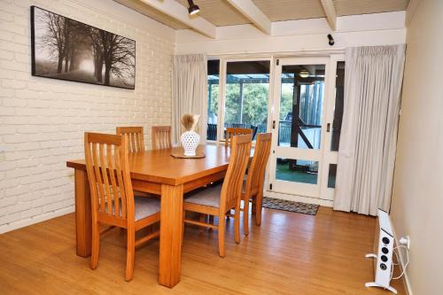 Gisborne Peak Winery Eco Cottages in Gisborne