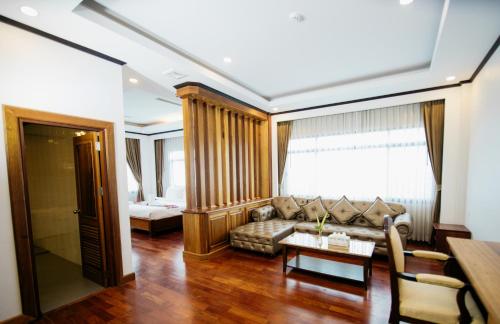 Sisombat Plaza Hotel