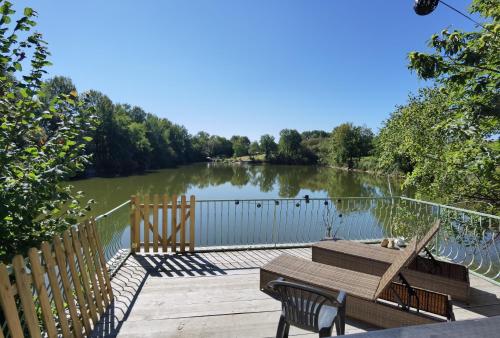 Tinyhouse IRI Camping Bramefort avec piscine naturel lac tinyplage