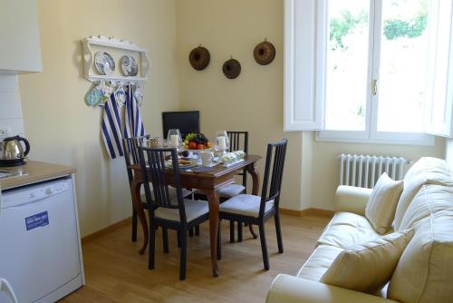 Apartment with Garden View image 3
