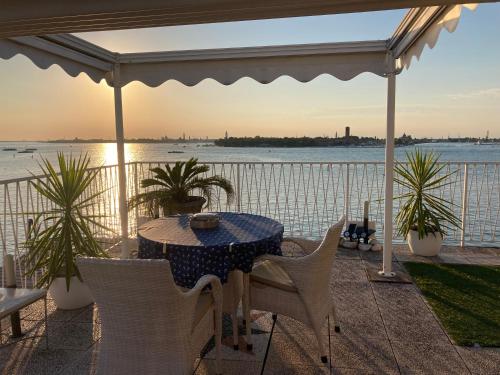 OASIS Golden Lagoon Chalet - image 10