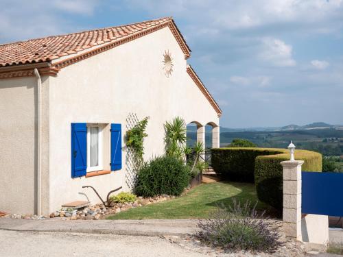 Maison avec vue panoramique, piscine et spa