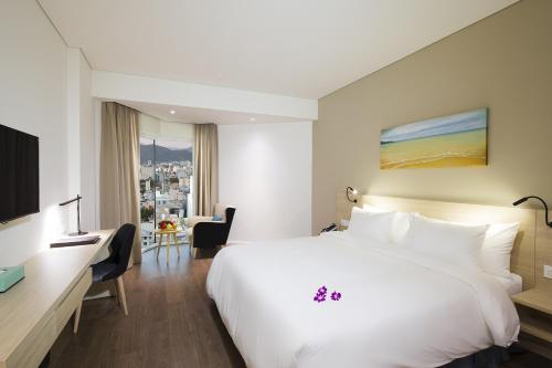 Deluxe Room image 4