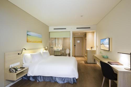 Deluxe Room image 3