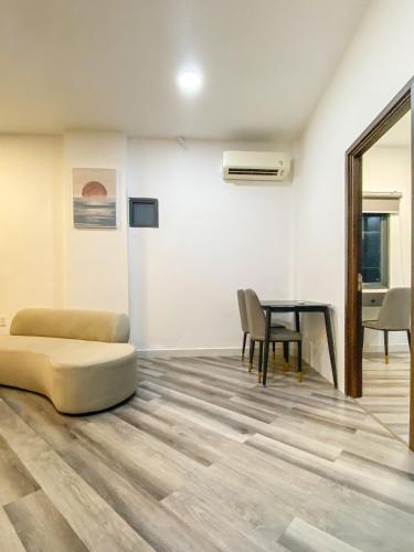 One-Bedroom Apartment image 10