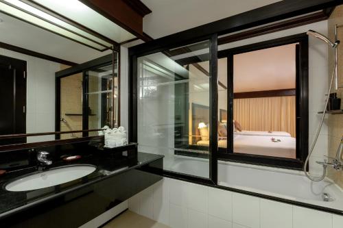 room detail thumbnail 2