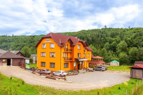 У Румуна - Hotel - Yasinya