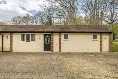 Country cottage & Tennis court in Horsham