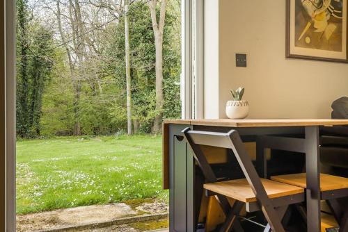 Country cottage & Tennis court in Horsham