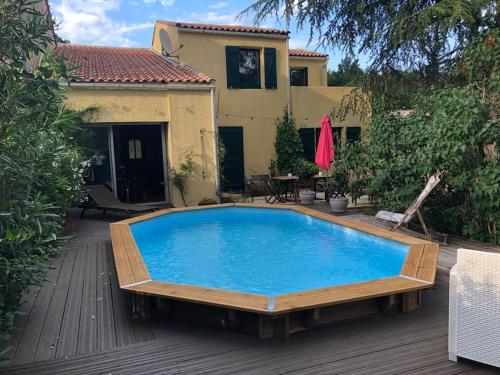 Pavillon dans un écrin de verdure avec piscine gîte à louer Lodève