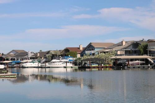 Lakefront Gem: Private Dock