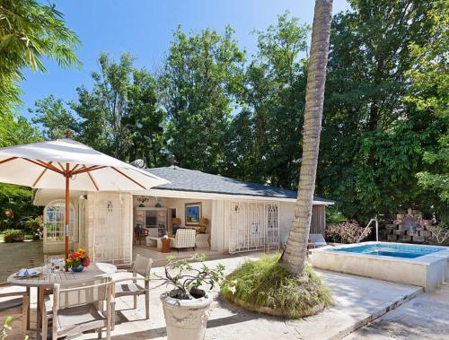 Exterior view, Leamington Cottage in Little Battaleys