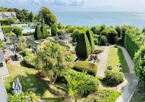 Luccombe Hall Hotel - image 11