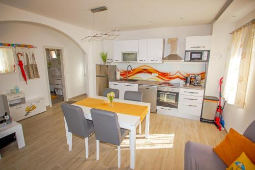 HOLIDAY HOME KATE 4