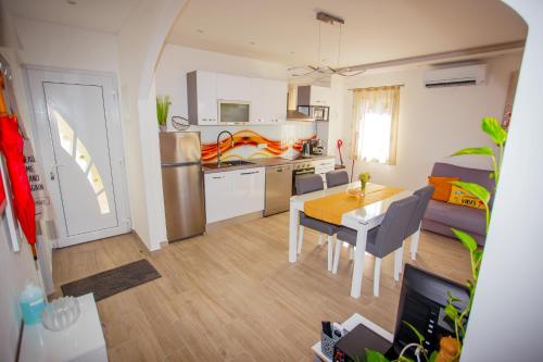 HOLIDAY HOME KATE 2
