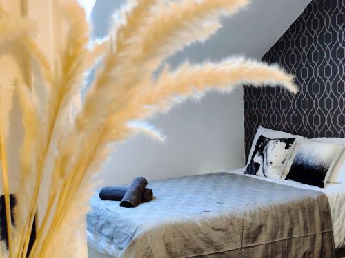 Bee Stays - Crossbar Hotel One-Bedroom Flats