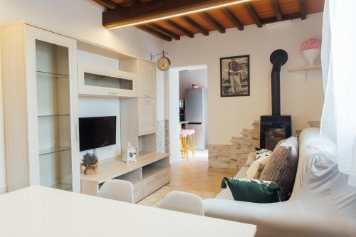 Country Chic Pistoia-casa in campagna giardino, free parking, wi-fi in 聖洛克